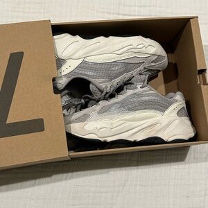 adidas Yeezy Static 700 V2 with box